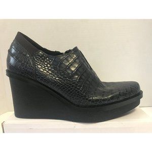 DONALD J PLINER Croc Pattern Ankle Wedge Boots 6M